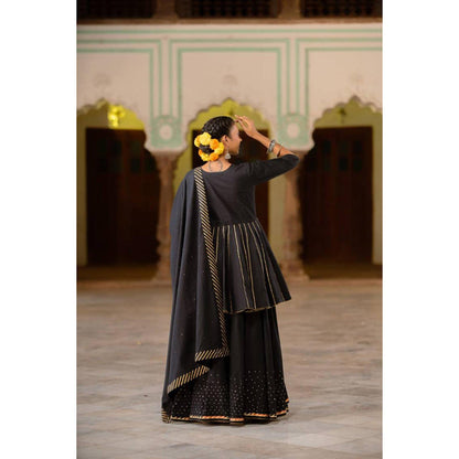 Taraasi Ulfat' Black Mulmul Cotton Kalidar Ghaghra (Set Of 3)