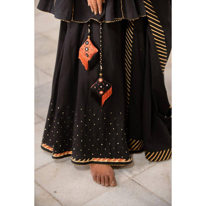 Taraasi Ulfat' Black Mulmul Cotton Kalidar Ghaghra (Set Of 3)