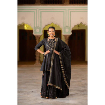 Taraasi QURBAT' Black Mulmul Cotton Dupatta
