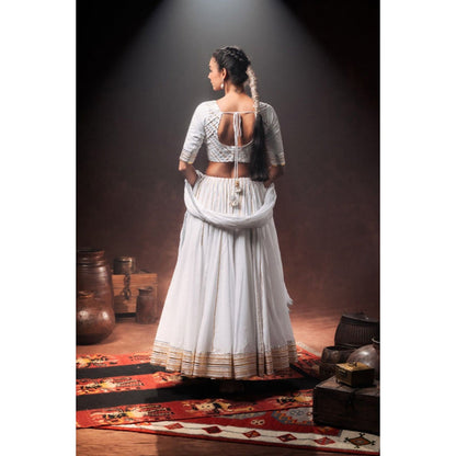 Taraasi White Mulmul Cotton Crinkled Dupatta