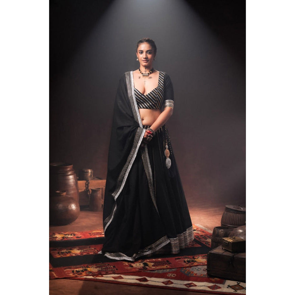 Taraasi QURBAT' Black Mulmul Cotton Dupatta