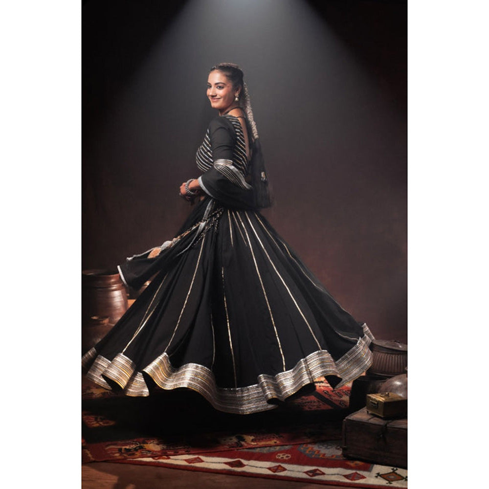 Taraasi QURBAT' Black Mulmul Cotton Dupatta