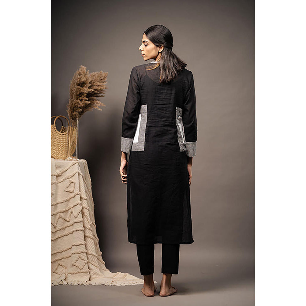 Taraasi FUSED FRAMES' Black Handwoven Muslin Cotton Kurta