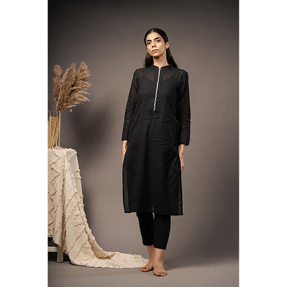 Taraasi GUFTGOO' Black Handwoven Muslin Cotton Kurta