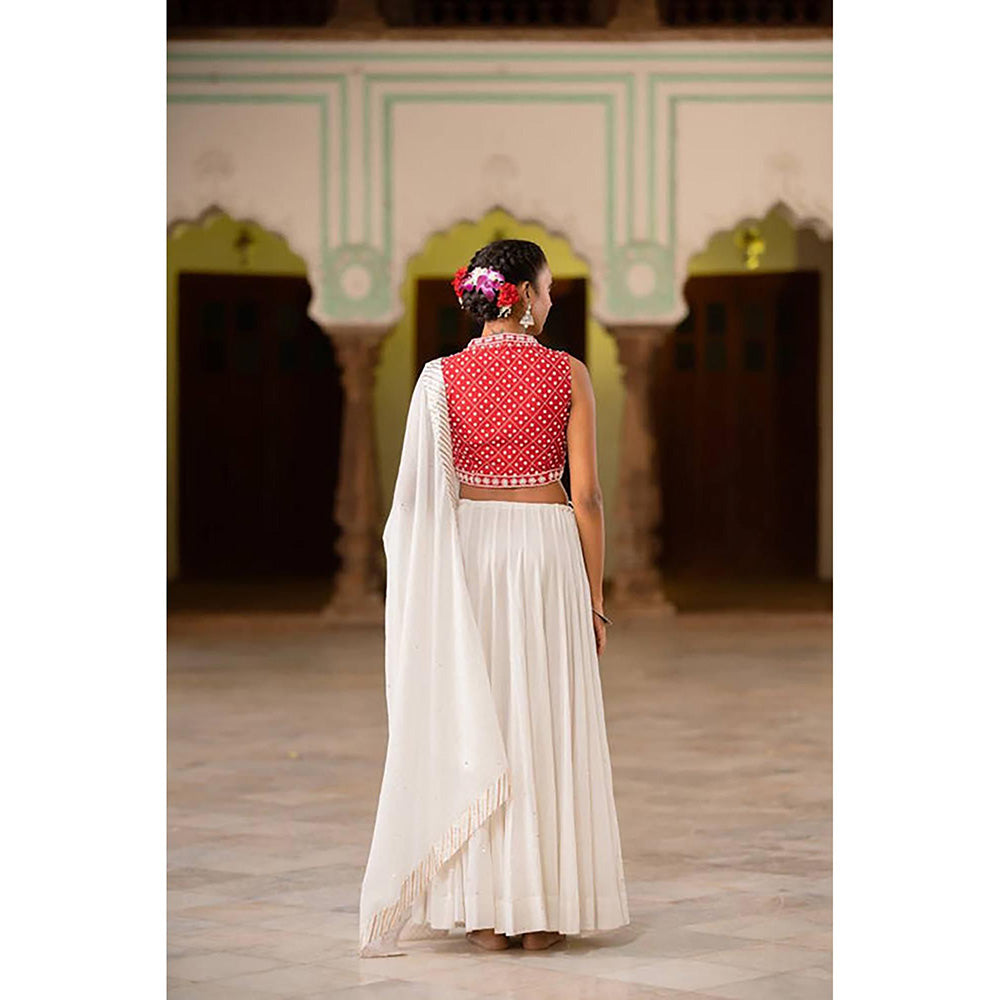 Taraasi Noorani White Mulmul Cotton Kalidar Ghaghara Skirt