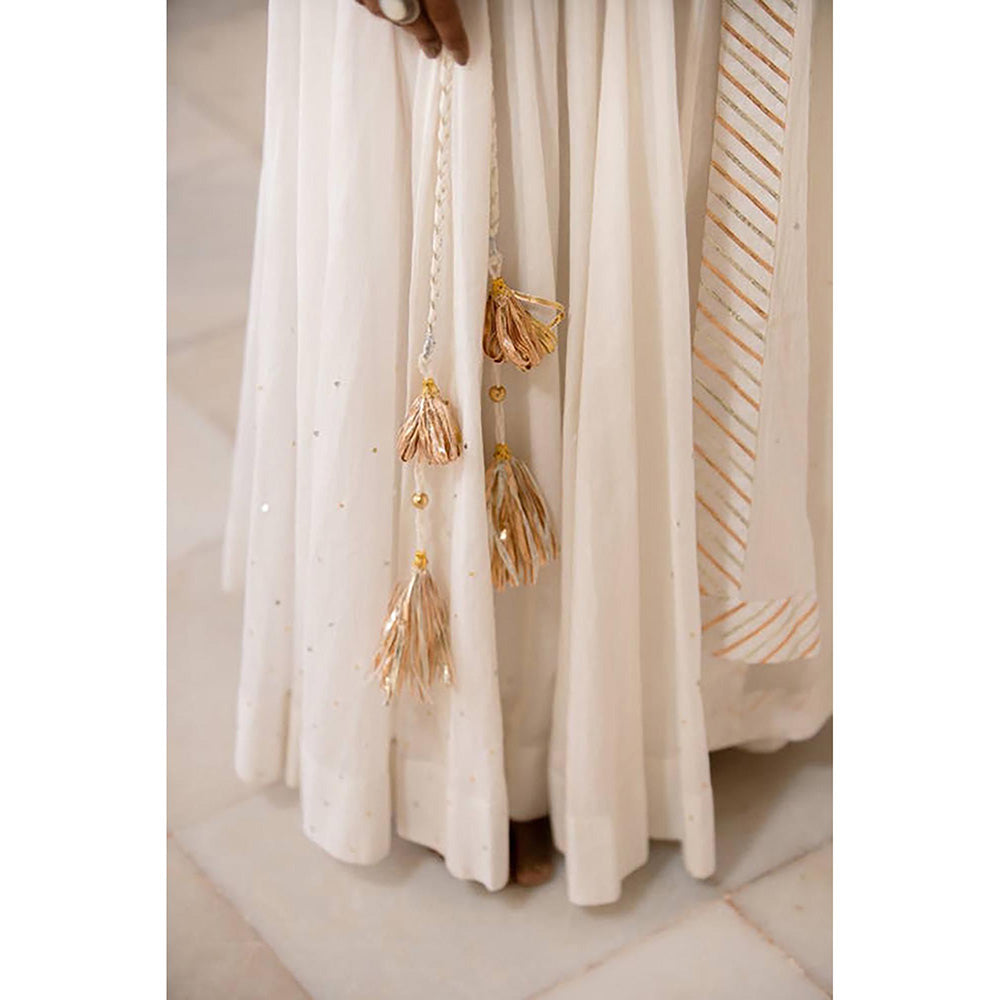 Taraasi Noorani White Mulmul Cotton Kalidar Ghaghara Skirt