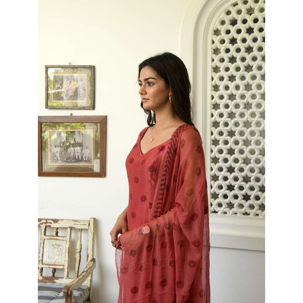 Taro india Rosy Sangria Kurta with Pant and Dupatta (Set of 3)