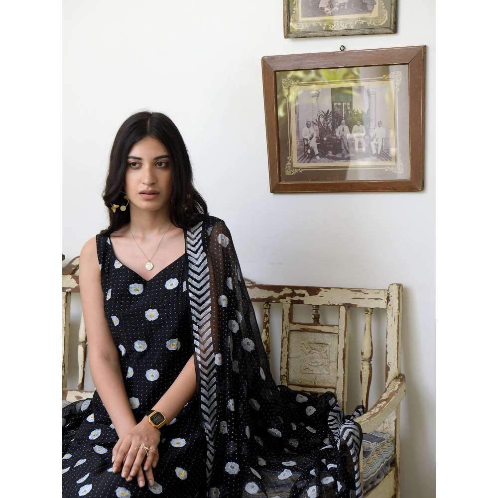 Taro india Queen of Spades Kurta with Pant and Dupatta (Set of 3)