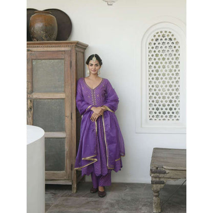Taro india Dazzling Violet Kurta with Pant and Dupatta (Set of 3)