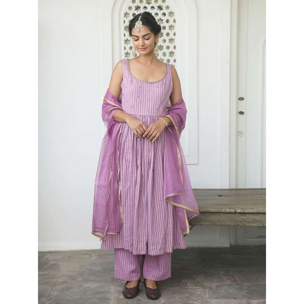 Taro india Lavender Spring Kurta with Pant and Dupatta (Set of 3)