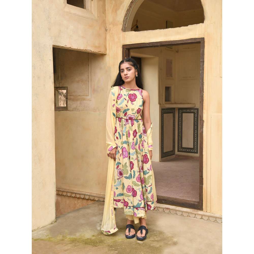 Taro India CanaryYellow Kurta with Pant and Dupatta (Set of 3)