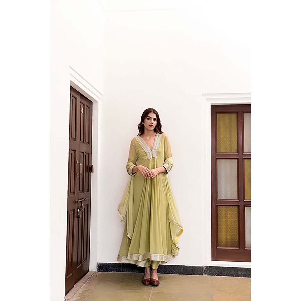 Taro India Inaya Kurta Pant With Dupatta And Crop Slip