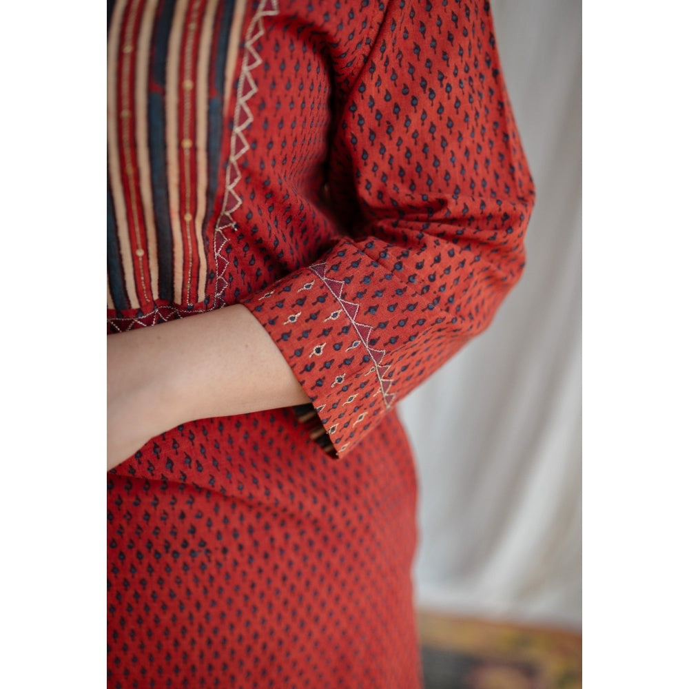 The Indian Ethnic Co. Ajrakh Slub Cotton Hand Embroidered Co-Ord (Set of 2)