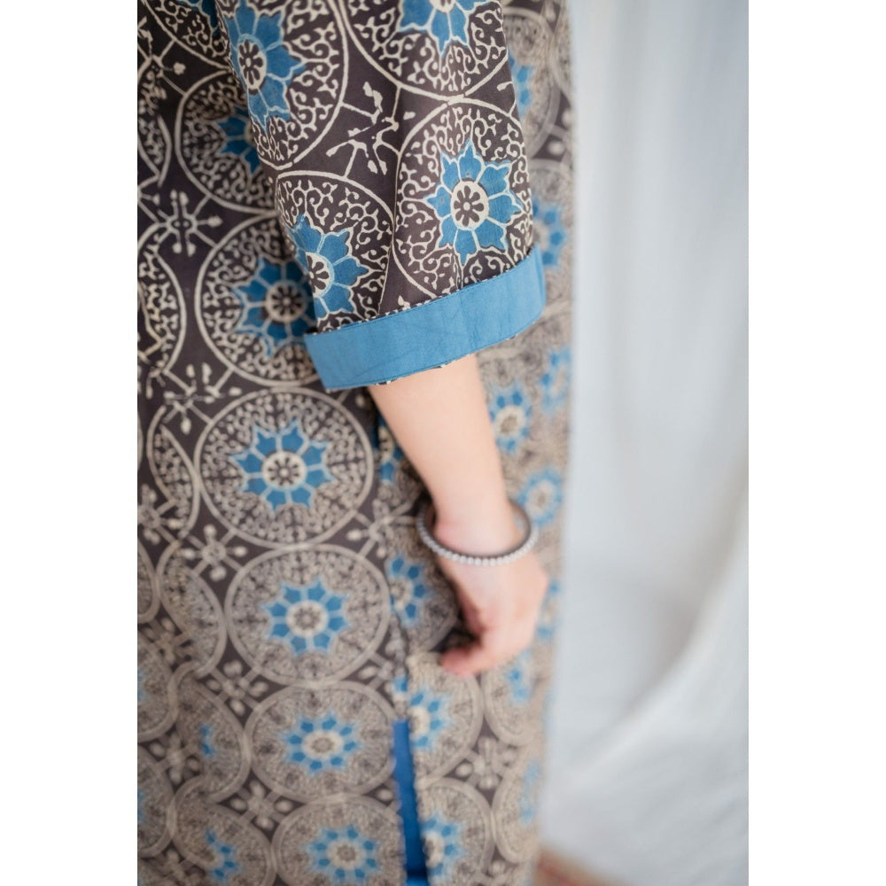 The Indian Ethnic Co. Ajrakh Jhabba Kali Cotton Kurta