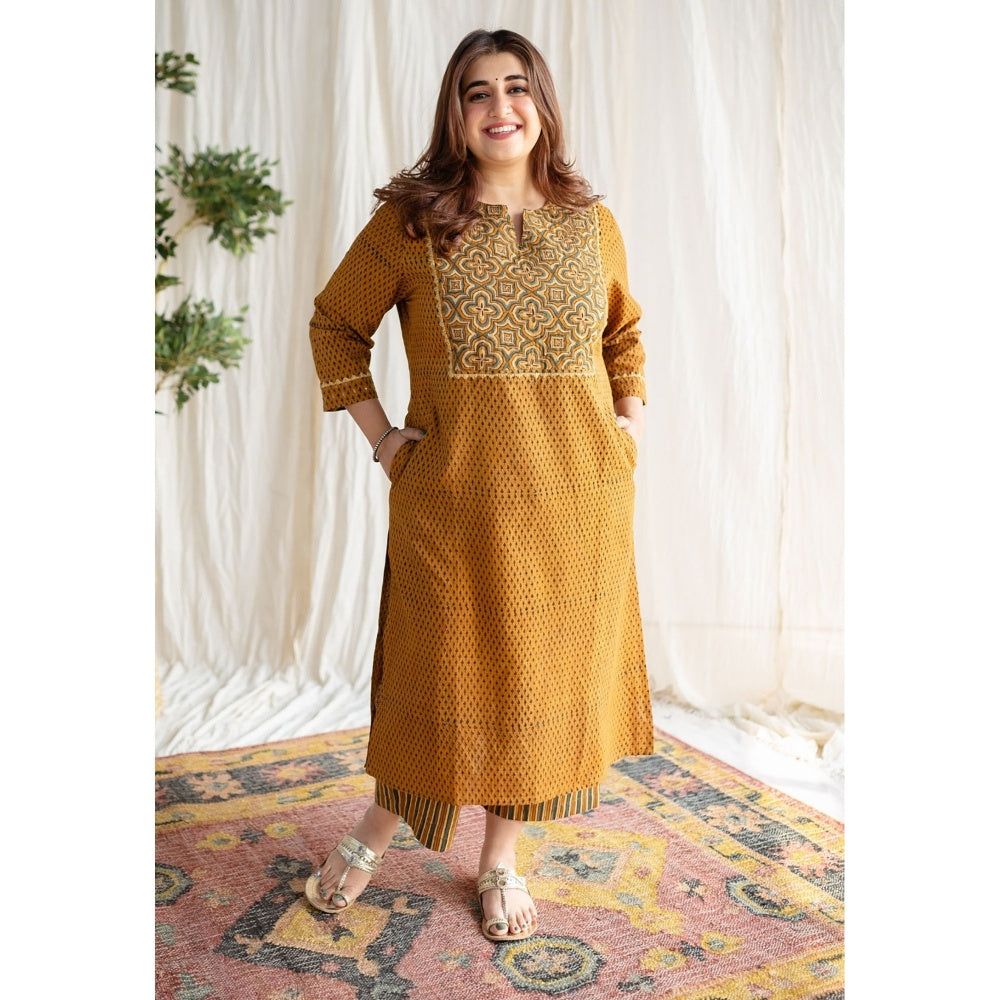 The Indian Ethnic Co. Ajrakh Slub Cotton Hand Embroidered Kurta
