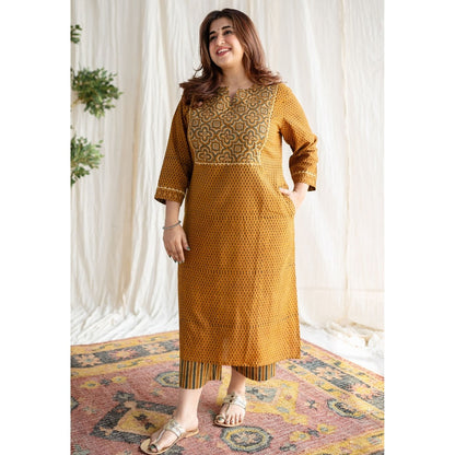 The Indian Ethnic Co. Ajrakh Slub Cotton Hand Embroidered Kurta