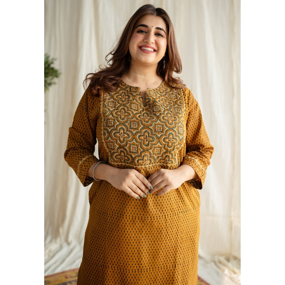 The Indian Ethnic Co. Ajrakh Slub Cotton Hand Embroidered Kurta