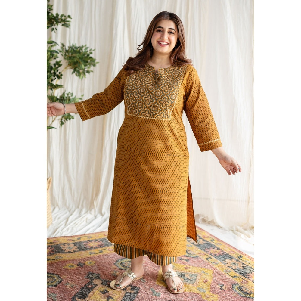 The Indian Ethnic Co. Ajrakh Slub Cotton Hand Embroidered Kurta