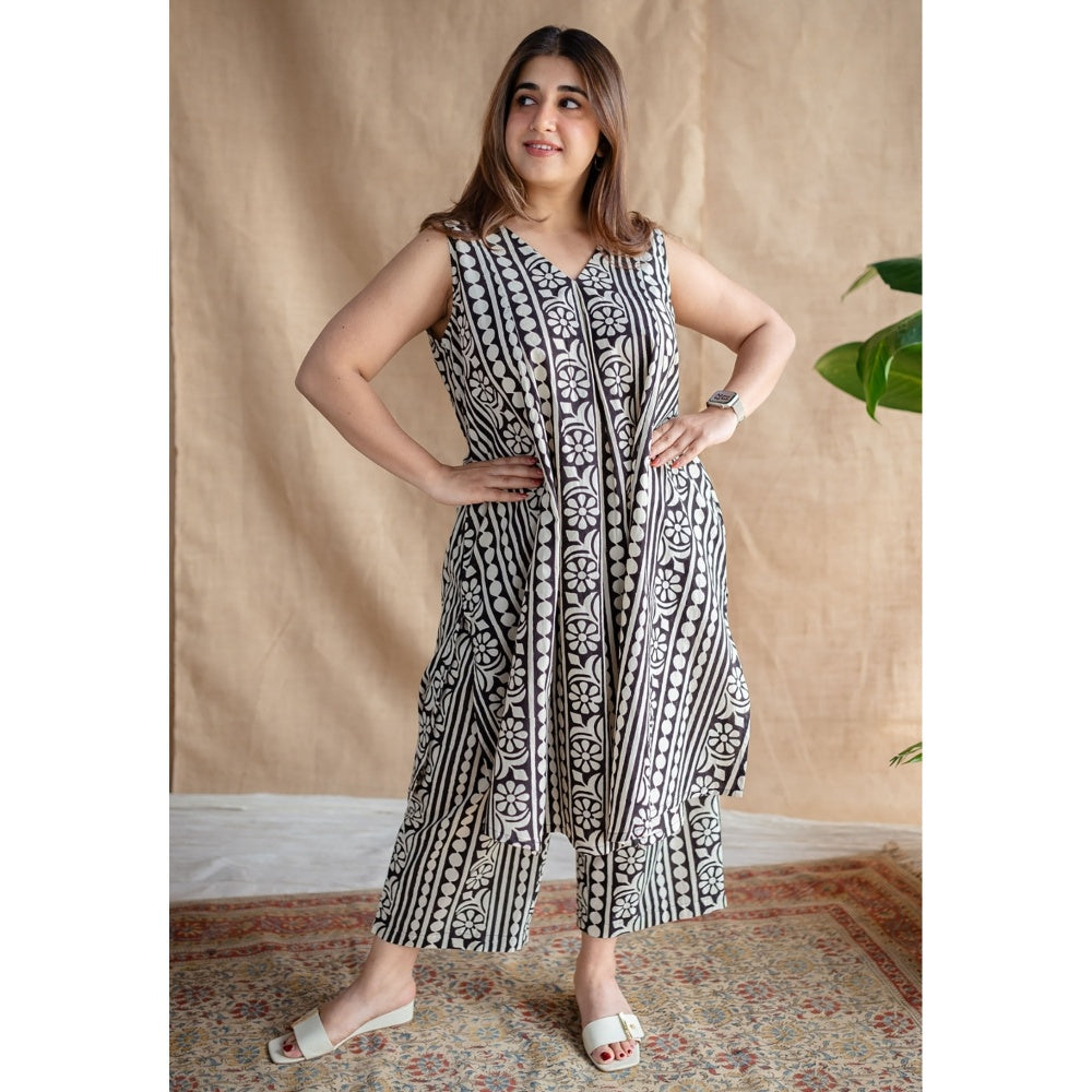 The Indian Ethnic Co. Fakira Mul Co-Ord Kurta with Pant (Set of 2)