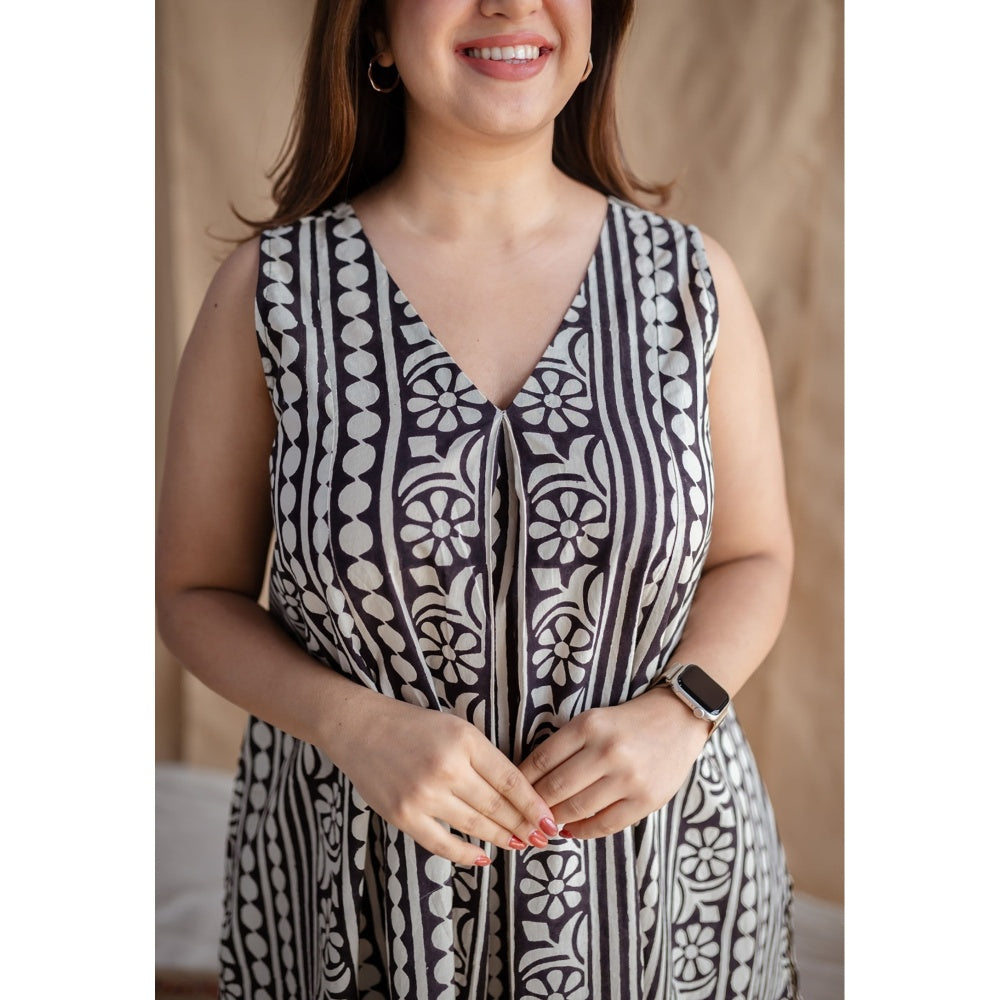 The Indian Ethnic Co. Fakira Mul Co-Ord Kurta with Pant (Set of 2)