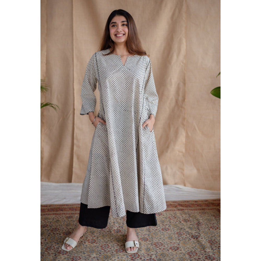 The Indian Ethnic Co. Off White Fakira Mul Jhabba Kali Kurta