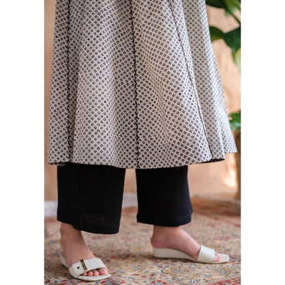 The Indian Ethnic Co. Off White Fakira Mul Jhabba Kali Kurta