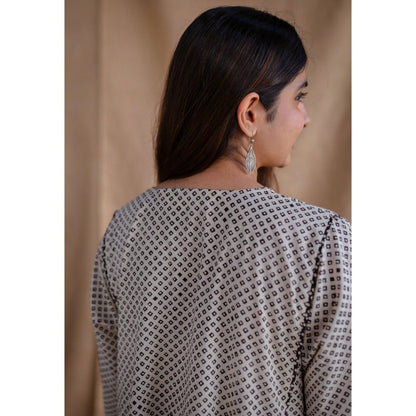 The Indian Ethnic Co. Off White Fakira Mul Jhabba Kali Kurta