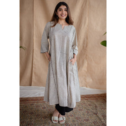 The Indian Ethnic Co. Off White Fakira Mul Jhabba Kali Kurta