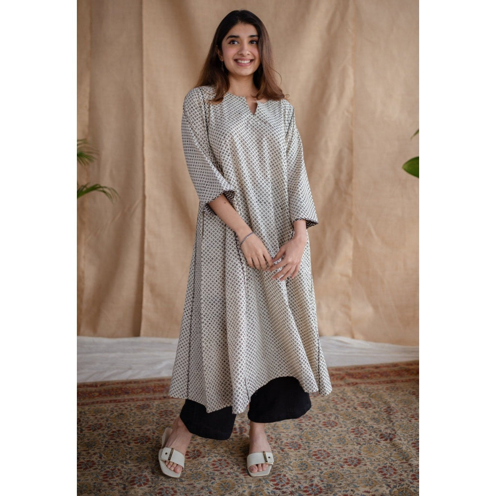 The Indian Ethnic Co. Off White Fakira Mul Jhabba Kali Kurta