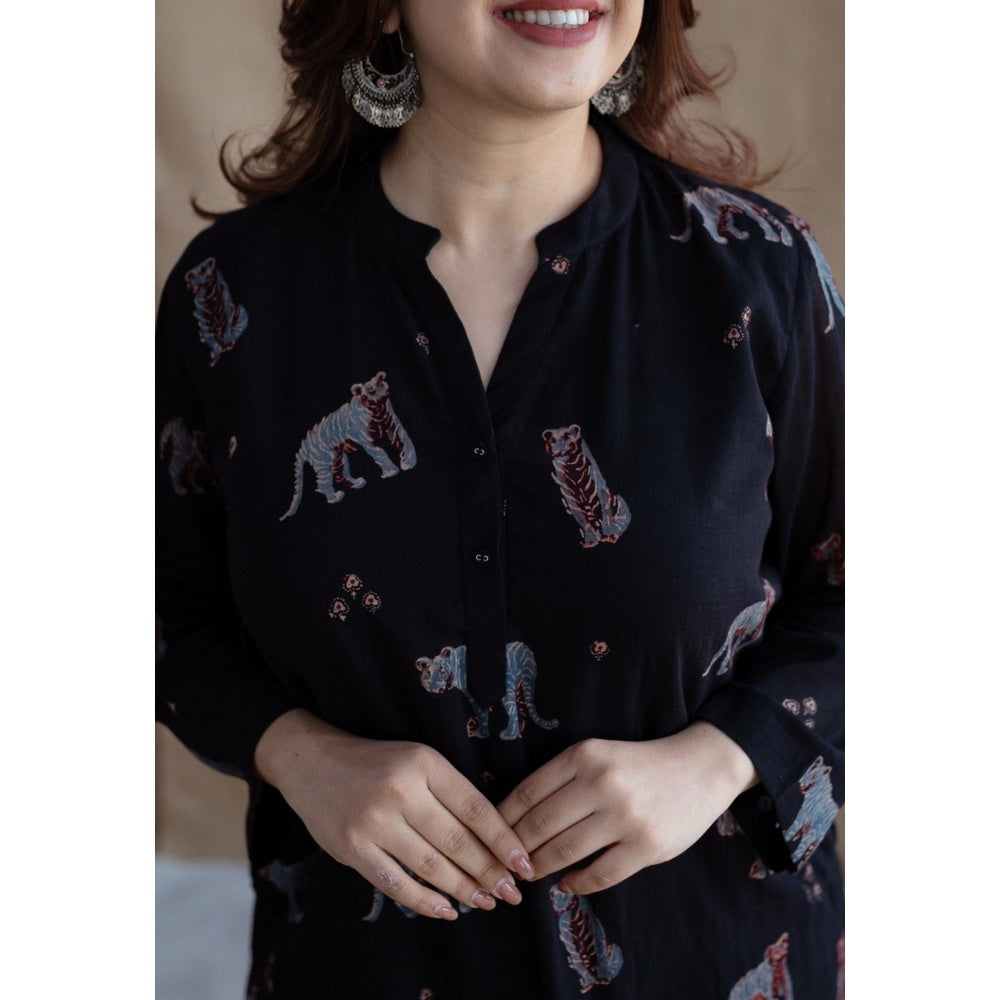 The Indian Ethnic Co. Black Loose Ajrakh Cotton Printed Mandarin Neck Kurta