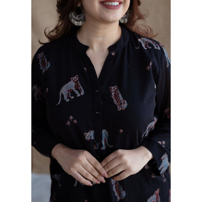 The Indian Ethnic Co. Black Loose Ajrakh Cotton Printed Mandarin Neck Kurta