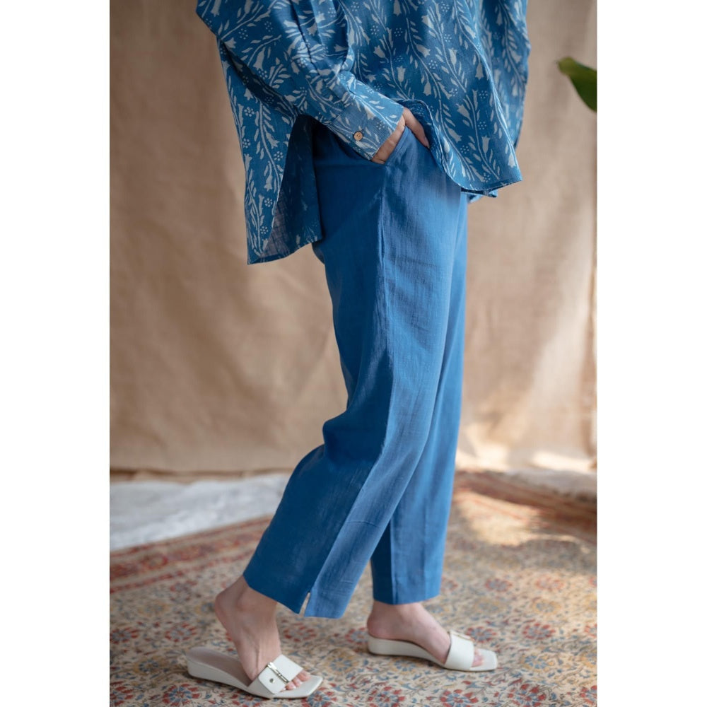 The Indian Ethnic Co. Blue Loose Dabu Slub Cotton Kaftan With Pant (Set of 2)