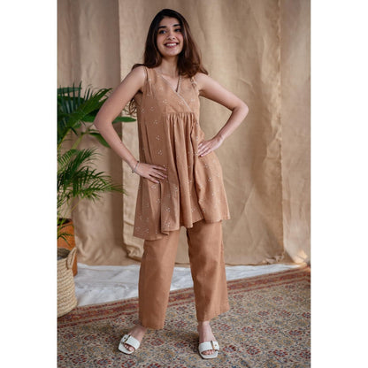 The Indian Ethnic Co. Light Brown Dabu Slub Cotton Embroidered Kurti with Pant (Set of 2)
