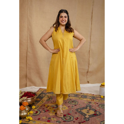 The Indian Ethnic Co. Golden Yellow Plain Cotton V-Neck Kurta with Pant and Dupatta (Set of 3)