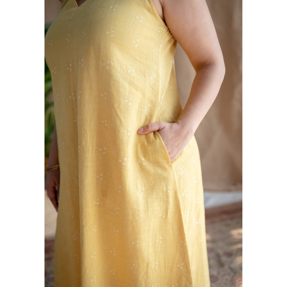 The Indian Ethnic Co. Yellow A-Line Dabu Slub Cotton Dress Printed V Neck With Sleeveless