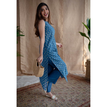 The Indian Ethnic Co. Blue Straight Dabu Slub Cotton Kurta Printed Boat Neck With Sleeveless