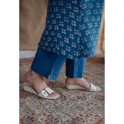 The Indian Ethnic Co. Blue Straight Dabu Slub Cotton Kurta Printed Boat Neck With Sleeveless