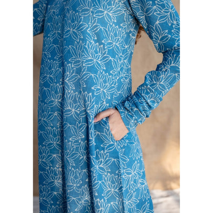 The Indian Ethnic Co. Blue A-Line Dabu Slub Cotton Printed V Neck Kurta