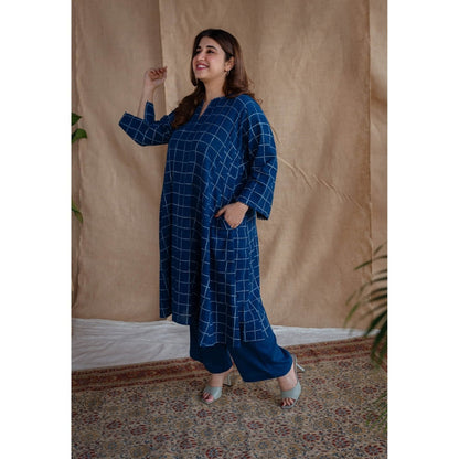 The Indian Ethnic Co. Navy Blue Loose Dabu Slub Cotton Printed V Neck Kurta