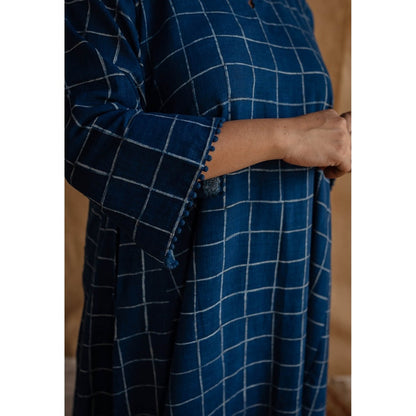 The Indian Ethnic Co. Navy Blue Loose Dabu Slub Cotton Printed V Neck Kurta