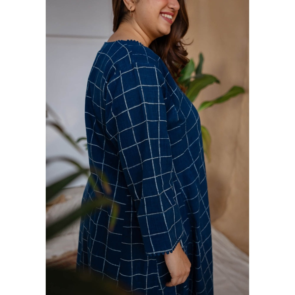 The Indian Ethnic Co. Navy Blue Loose Dabu Slub Cotton Printed V Neck Kurta