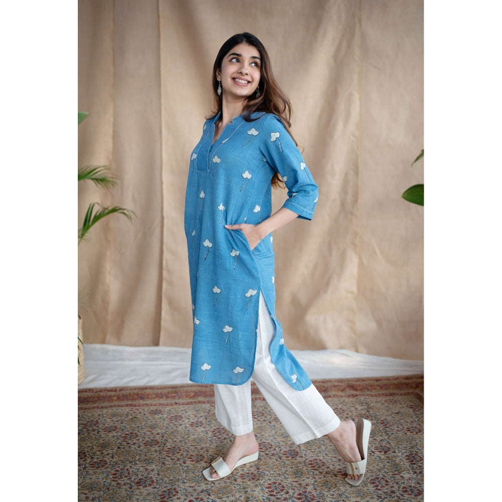 The Indian Ethnic Co. Blue Straight Dabu Slub Cotton Kurta Printed V Neck With Embroidered