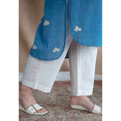 The Indian Ethnic Co. Blue Straight Dabu Slub Cotton Kurta Printed V Neck With Embroidered