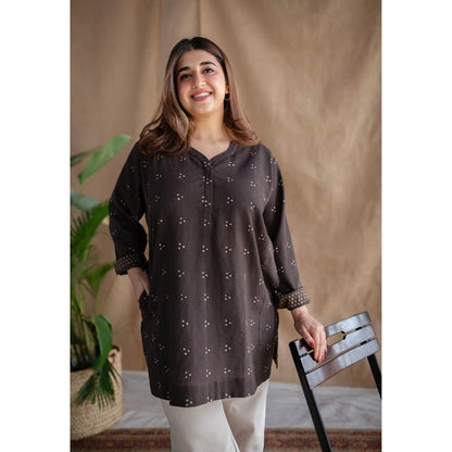 The Indian Ethnic Co. Brown Straight Dabu Slub Cotton Short Kurti Printed Kurti