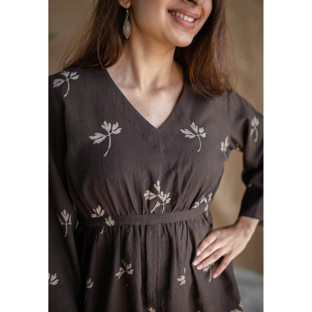 The Indian Ethnic Co. Brown A-Line Dabu Slub Cotton Short Top Printed V Neck With Full Sleeves