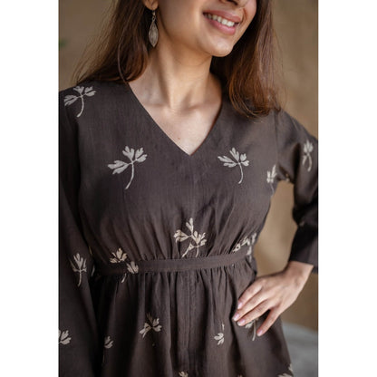The Indian Ethnic Co. Brown A-Line Dabu Slub Cotton Short Top Printed V Neck With Full Sleeves