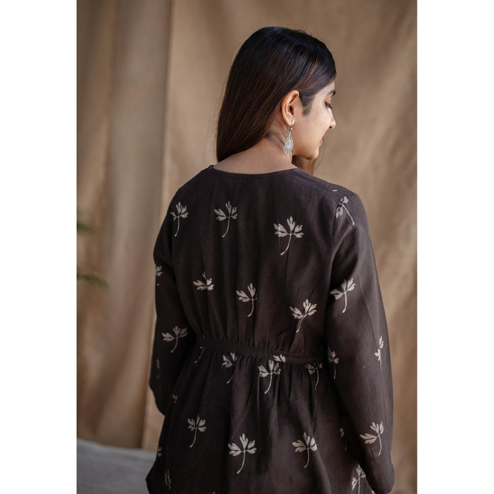 The Indian Ethnic Co. Brown A-Line Dabu Slub Cotton Short Top Printed V Neck With Full Sleeves