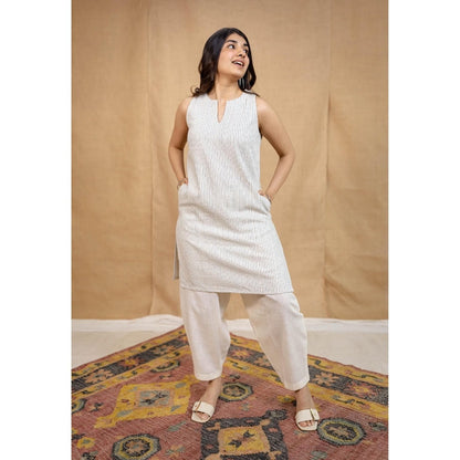 The Indian Ethnic Co. Off White Straight Kala Cotton Handwoven Kurta