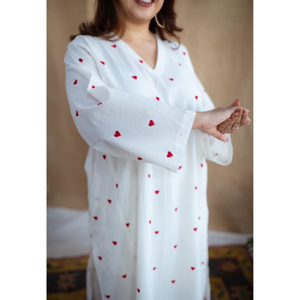The Indian Ethnic Co. White Loose Dabu Cotton Hand Block Printed Kurta