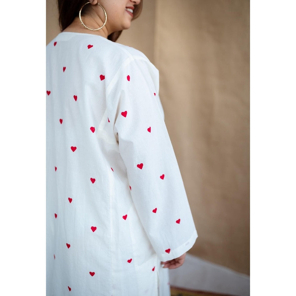 The Indian Ethnic Co. White Loose Dabu Cotton Hand Block Printed Kurta